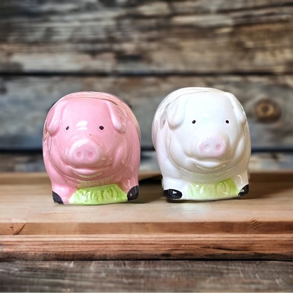 🍄Sweet Piggys Salt and Pepper Shakers - Picture 1 of 6